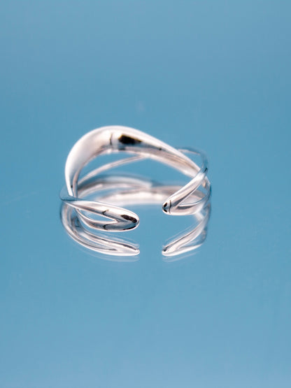 nood Revisit Ring featuring a flowing intersecting design, sculptural silver jewelry shaped through 3D modeling